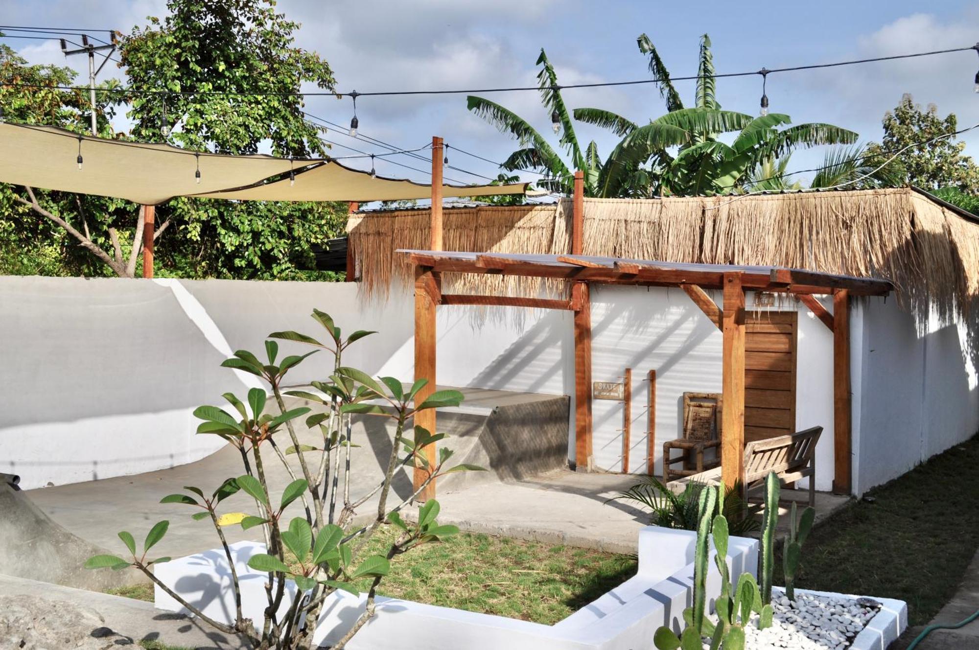 Ripbowl Guest House セロング・ベラナク エクステリア 写真